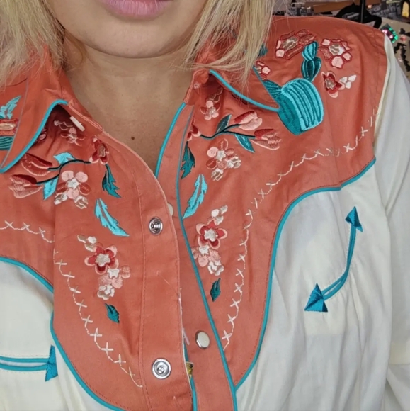 Long sleeve button up - Picture 2 of 6